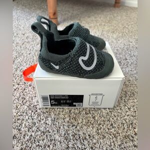 Nike Swoosh 1 size 5C